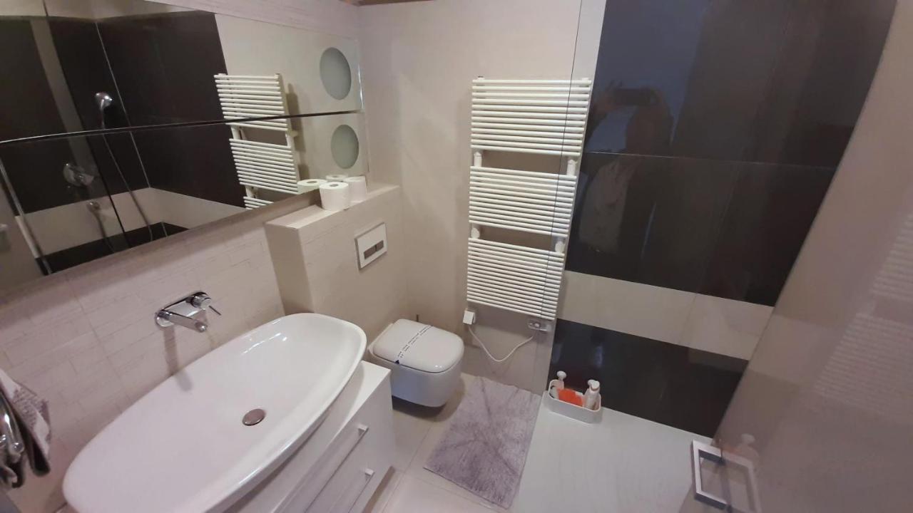 Apartment Iva Оміш Екстер'єр фото