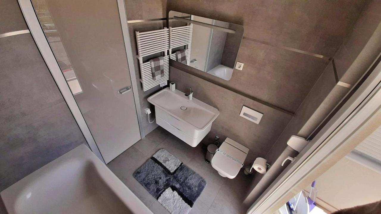 Apartment Iva Оміш Екстер'єр фото